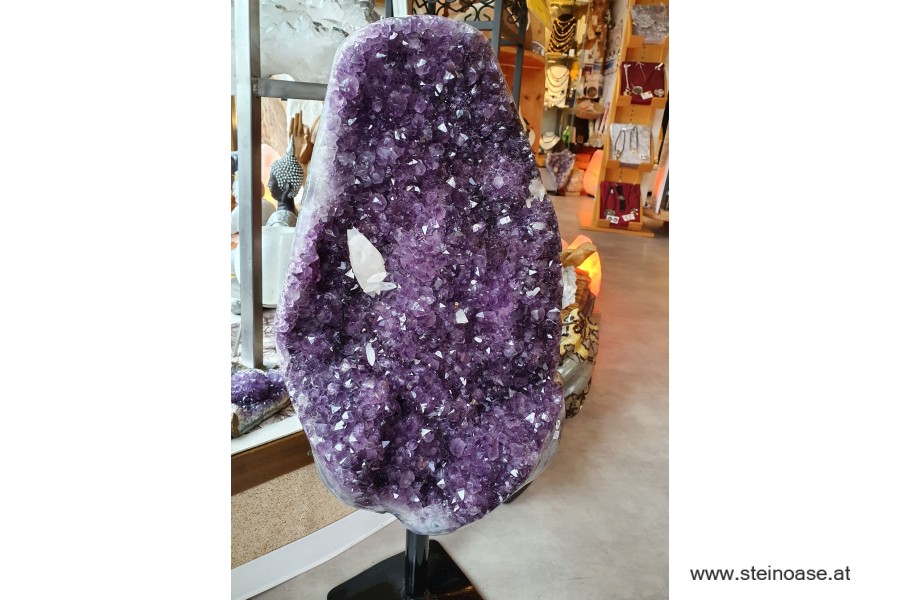 Amethyst Skulptur auf Ständer